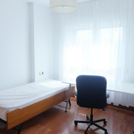 Apartamento Luminoso, Funcional Y Amplio En Zona Hospitalaria Пампона Екстериор снимка