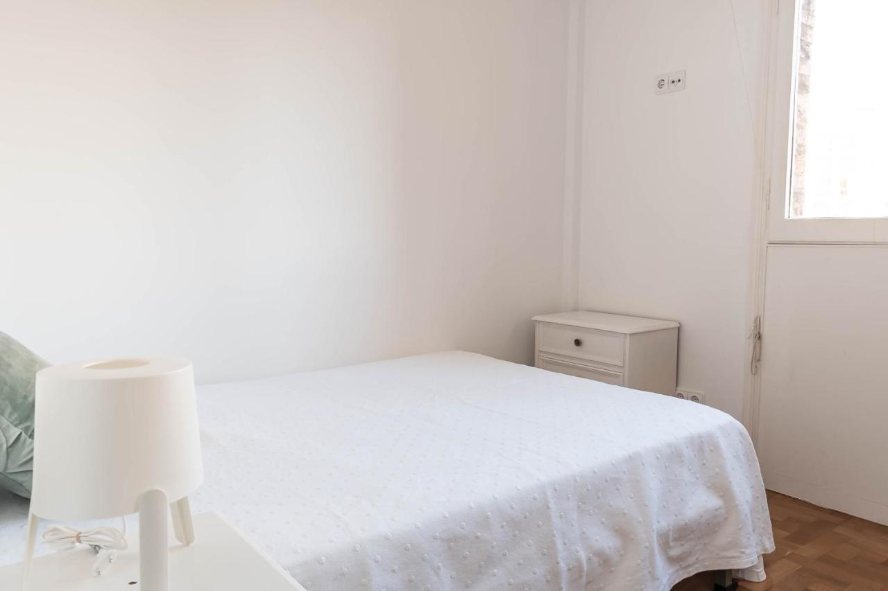 Apartamento Luminoso, Funcional Y Amplio En Zona Hospitalaria Пампона Екстериор снимка