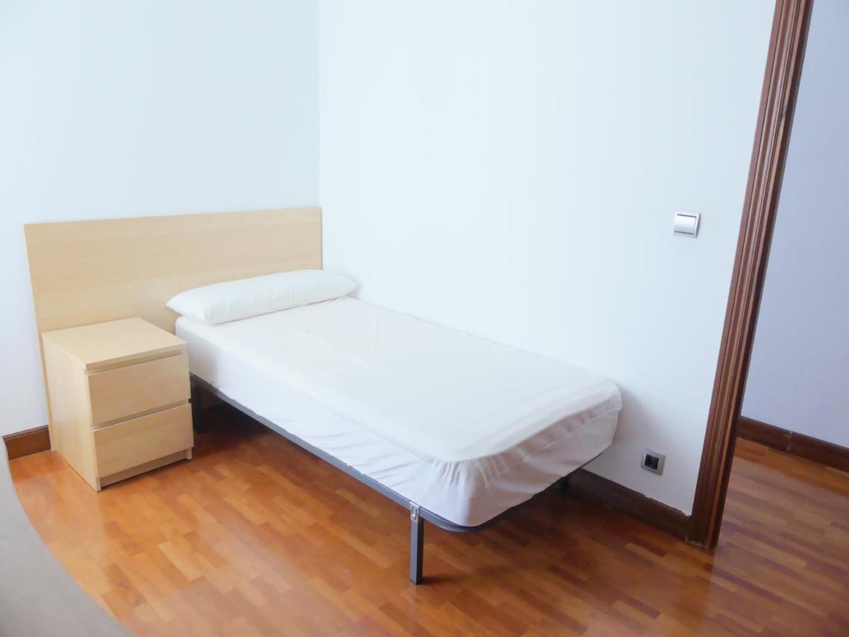 Apartamento Luminoso, Funcional Y Amplio En Zona Hospitalaria Пампона Екстериор снимка