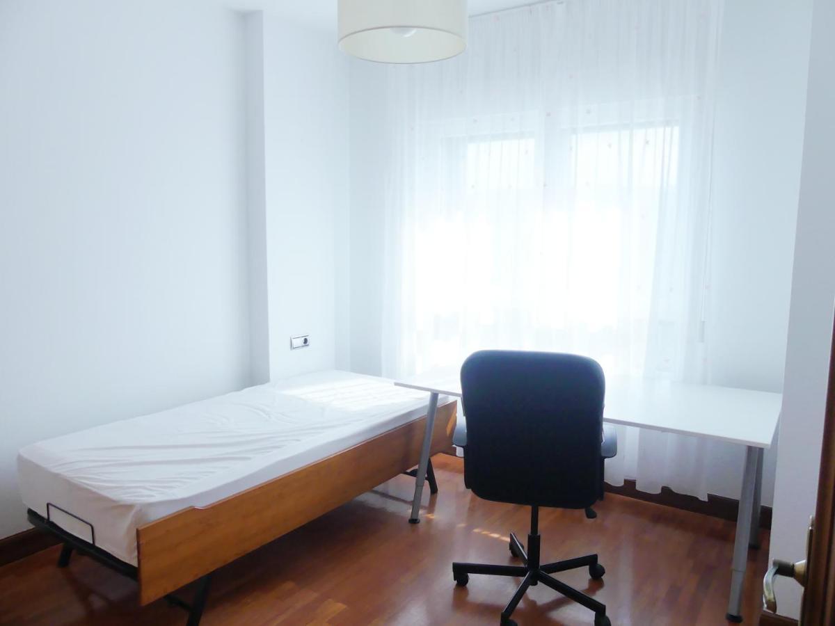 Apartamento Luminoso, Funcional Y Amplio En Zona Hospitalaria Пампона Екстериор снимка
