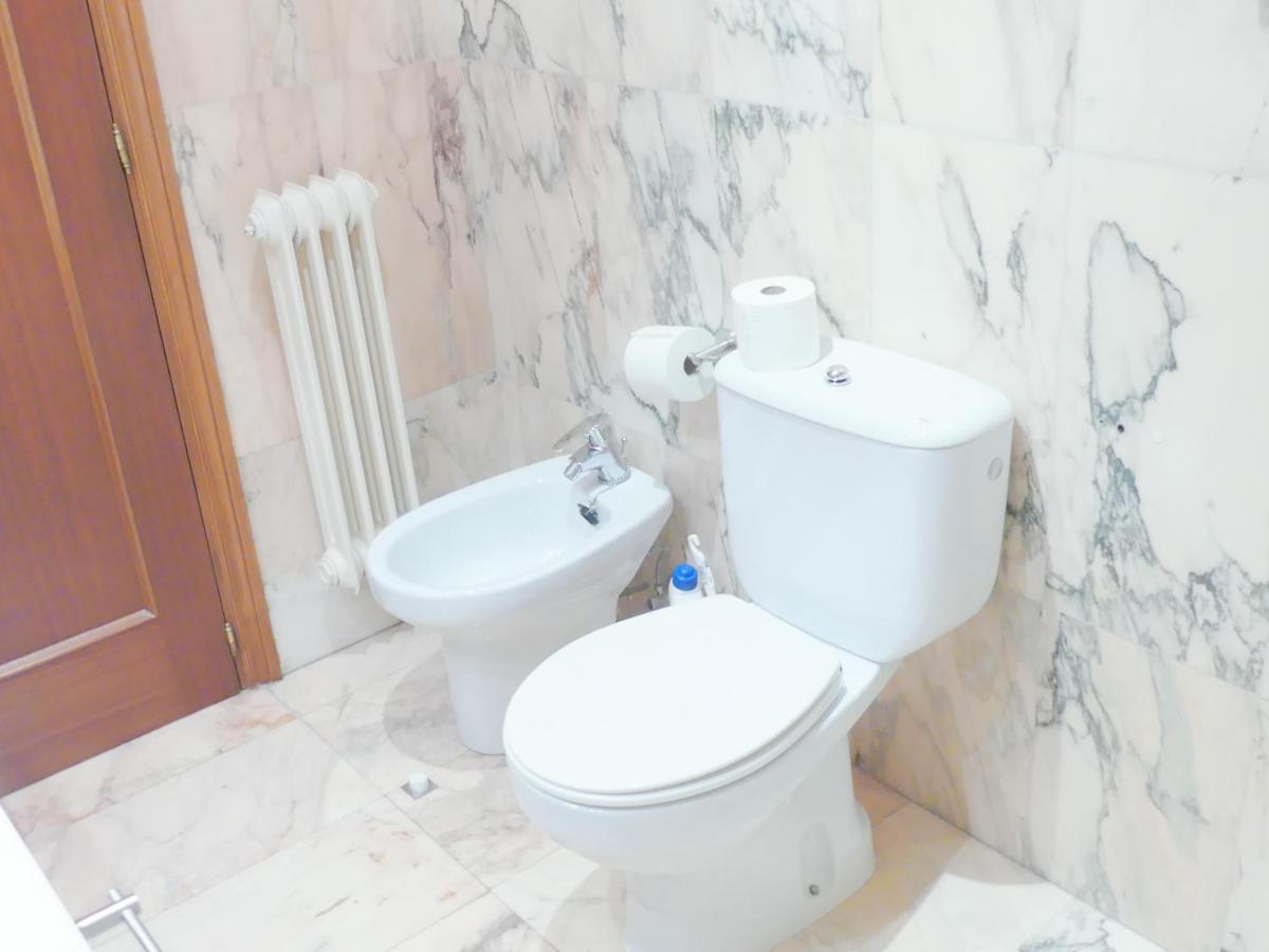 Apartamento Luminoso, Funcional Y Amplio En Zona Hospitalaria Пампона Екстериор снимка