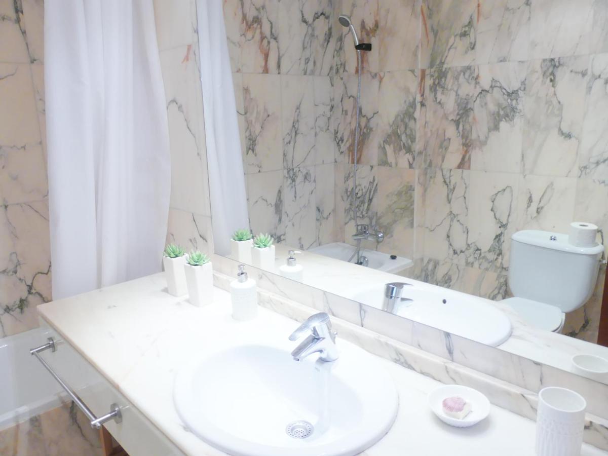 Apartamento Luminoso, Funcional Y Amplio En Zona Hospitalaria Пампона Екстериор снимка
